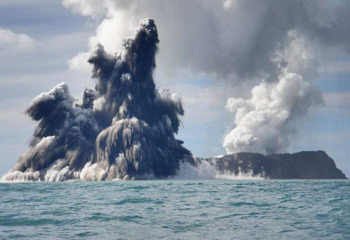 Подводный вулкан