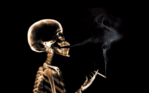 Скелет с сигаретой