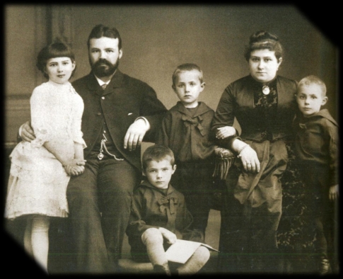 Иван Дмитриевич Сытин с семьей. На фотографии отсутствует дочь Ольга.