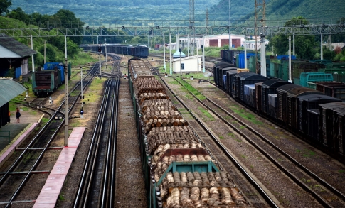Железнодорожном пункт, через который лес уходит в Китай